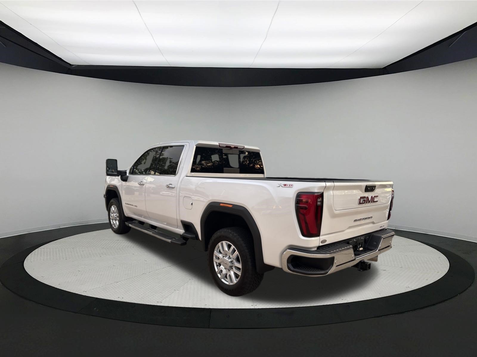 Used 2024 GMC Sierra 2500 SLT w/ SLT Premium Package AWD/4WD image 5