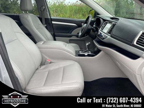 Used 2014 Toyota Highlander XLE image 29