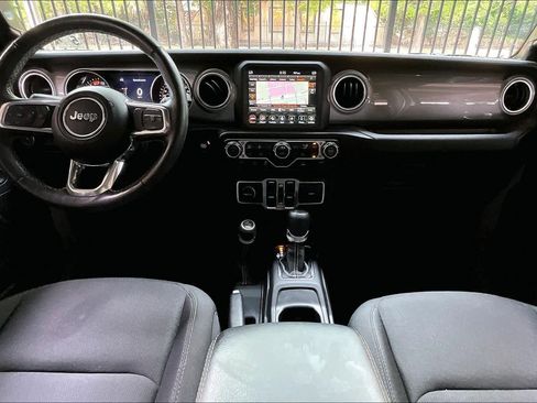 Used 2022 Jeep Wrangler Unlimited Sahara w/ Cold Weather Group AWD/4WD image 15