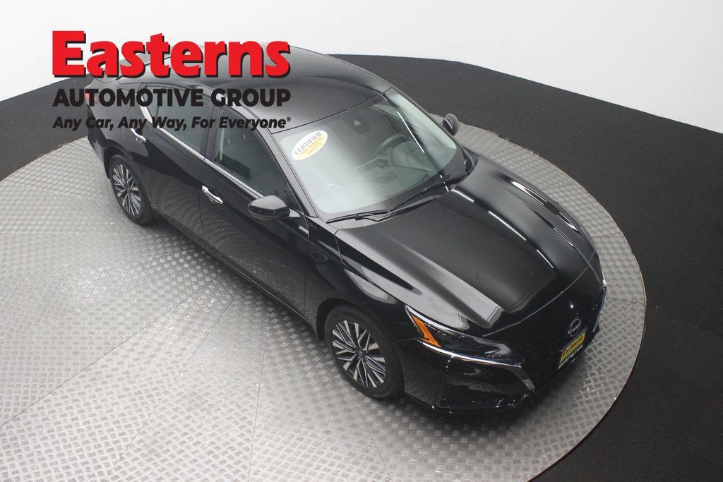 Used 2023 Nissan Altima 2.5 SV AWD/4WD image 3