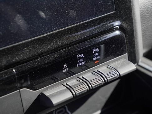 Certified 2025 RAM 1500 Big Horn AWD/4WD image 16