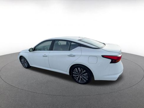 Used 2025 Nissan Altima 2.5 SV image 10