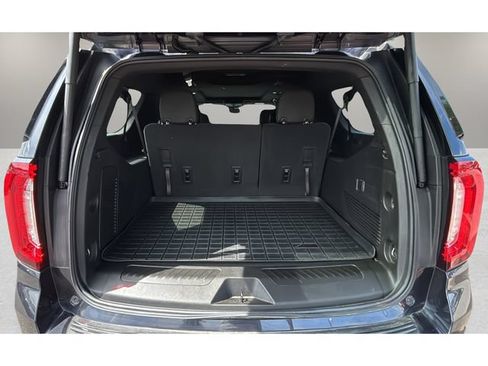 Used 2023 GMC Yukon XL SLT AWD/4WD image 32