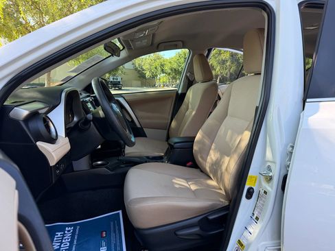 Used 2013 Toyota RAV4 LE AWD/4WD image 10