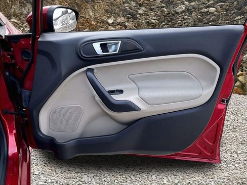 Used 2015 Ford Fiesta SE w/ Comfort Package image 20