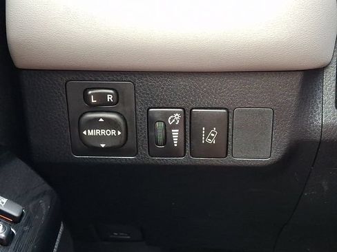 Used 2018 Toyota RAV4 Limited AWD/4WD image 26
