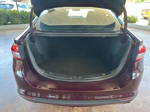 Used 2018 Ford Fusion SE image 25