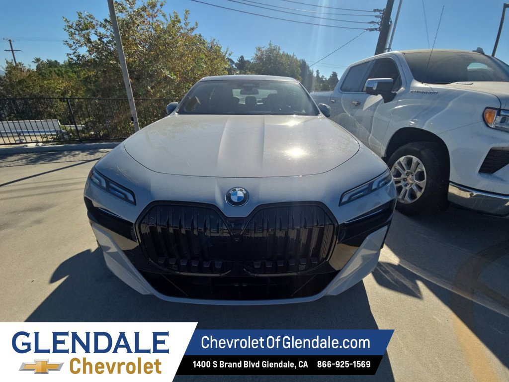 Used 2023 BMW 740i w/ Parking Assistance Package RWD image 8