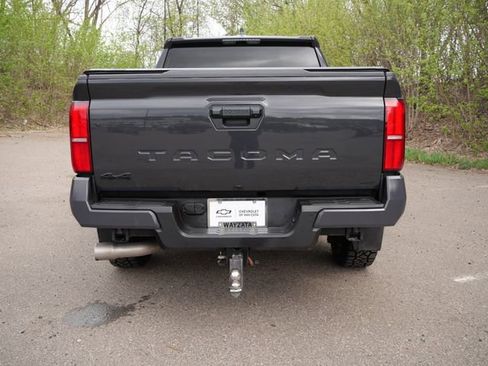 Used 2024 Toyota Tacoma SR5 AWD/4WD image 27