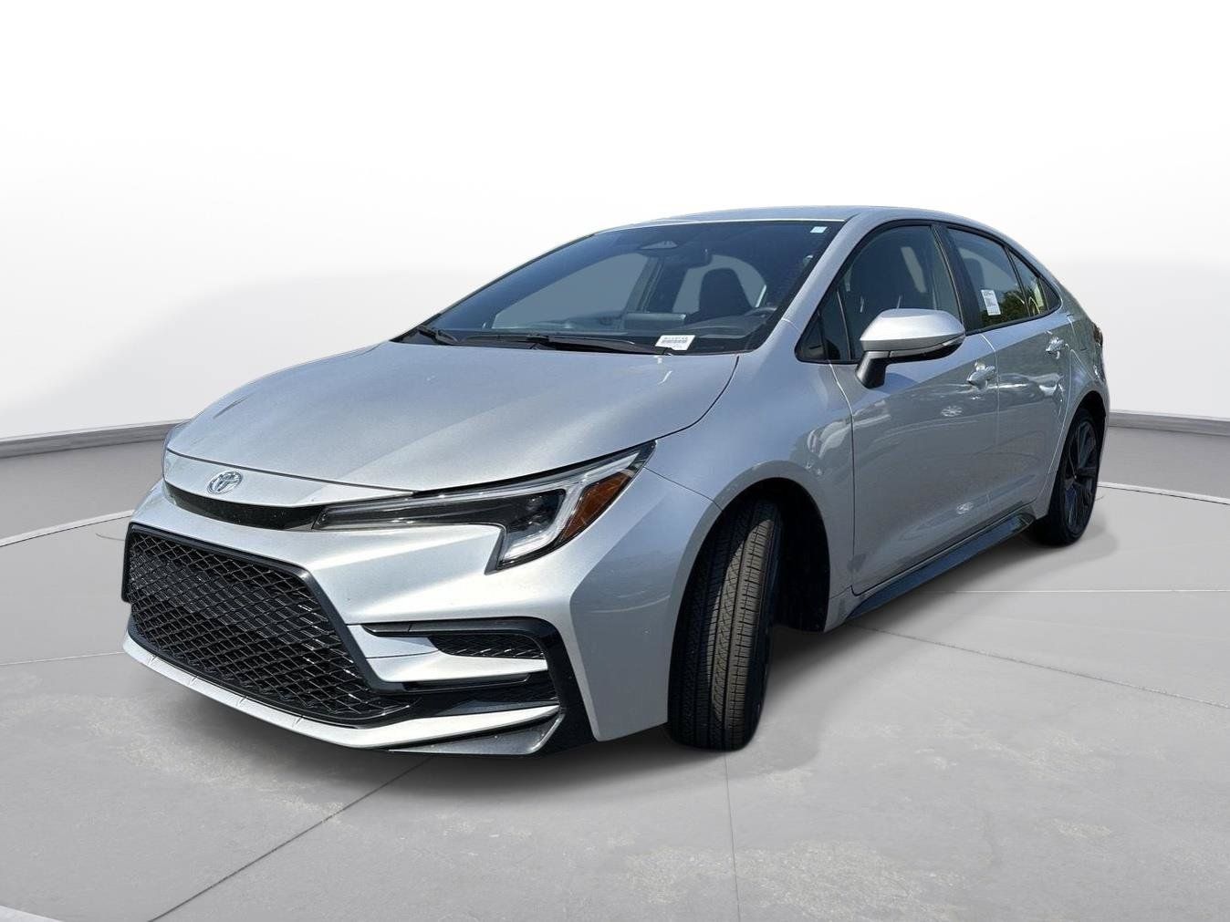 Used 2026 Toyota Corolla SE FWD image 2