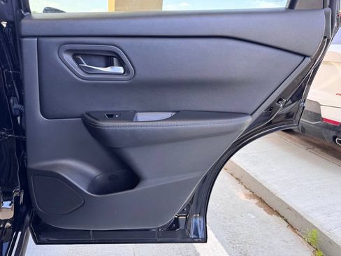 Used 2024 Nissan Rogue SV FWD image 21