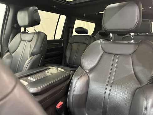 Used 2022 Jeep Wagoneer Series III w/ Premium Group I AWD/4WD image 14