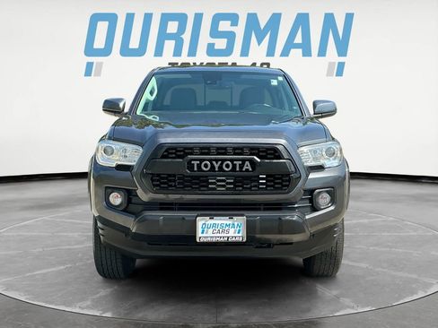 Used 2020 Toyota Tacoma SR5 image 2