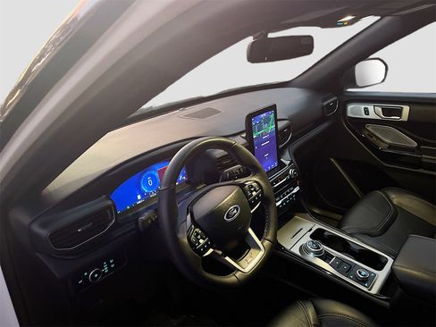 Used 2023 Ford Explorer ST w/ Equipment Group 401A image 9