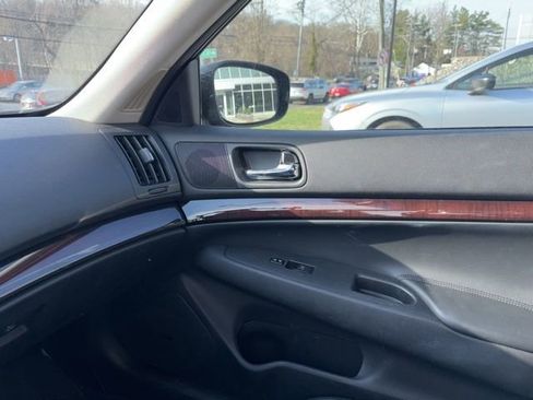 Used 2013 INFINITI G37 x w/ Premium Pkg image 6