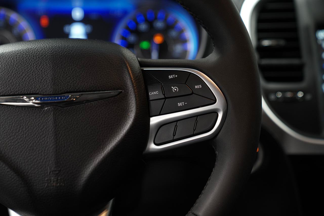 Used 2023 Chrysler 300 Touring w/ Sport Appearance Package RWD image 37