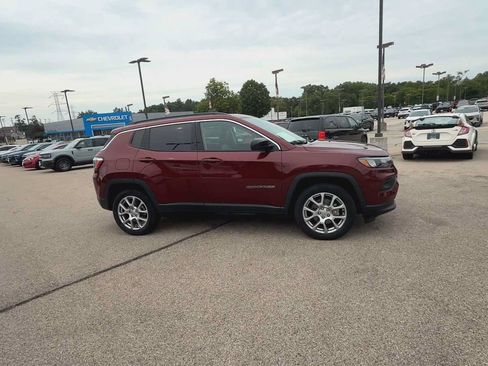 Used 2022 Jeep Compass Latitude w/ Sun and Sound Group AWD/4WD image 9