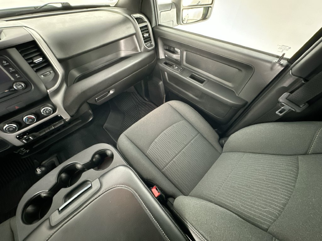 Used 2024 RAM 2500 Tradesman w/ Chrome Appearance Group AWD/4WD image 11