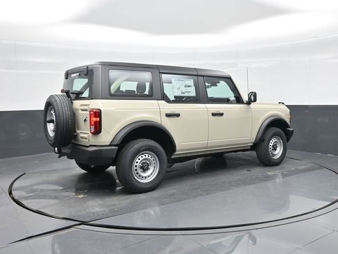 New 2025 Ford Bronco 4-Door image 9