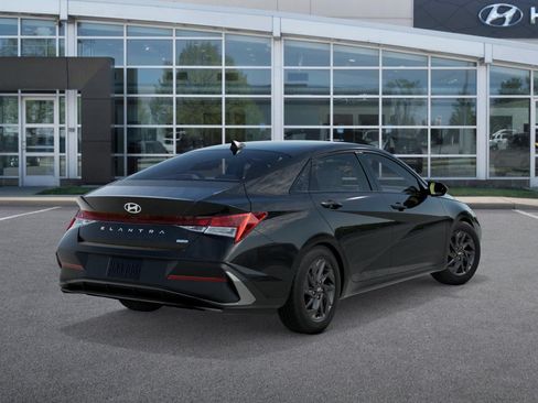 New 2026 Hyundai Elantra Hybrid FWD image 4