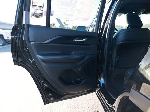 New 2025 Jeep Grand Cherokee Altitude image 28