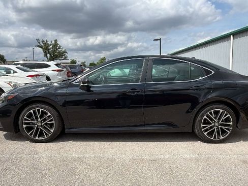 Used 2025 Toyota Camry XLE image 9