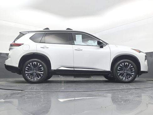 Certified 2025 Nissan Rogue Platinum w/ Platinum Premium Package FWD image 25