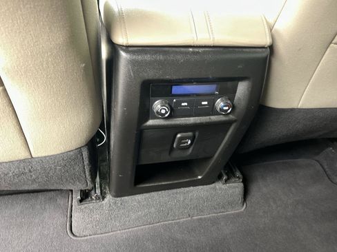 Used 2023 Chevrolet Traverse LT AWD/4WD image 11