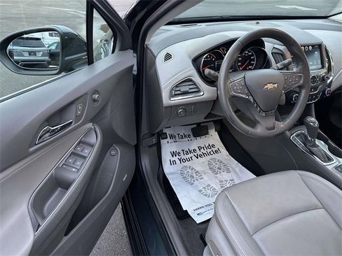 Used 2018 Chevrolet Cruze Premier image 13