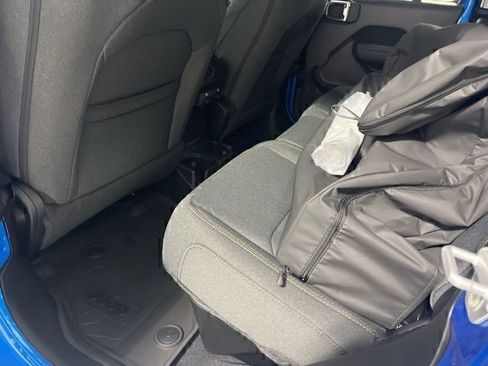 New 2025 Jeep Gladiator Sport image 25