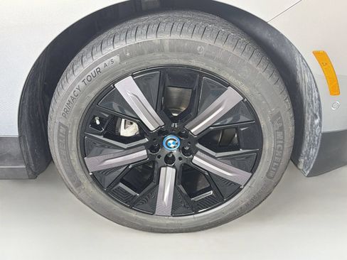 Used 2024 BMW iX xDrive50 w/ Premium Package AWD/4WD image 35