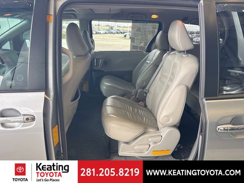 Used 2012 Toyota Sienna image 21