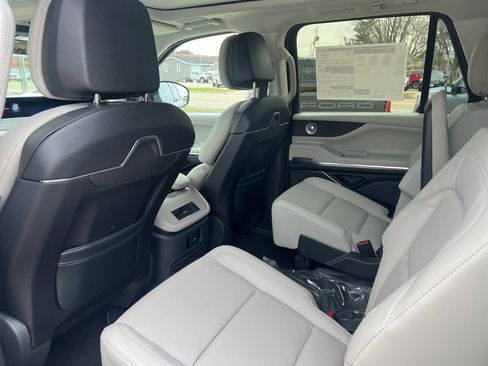 New 2026 Lincoln Navigator Reserve AWD/4WD image 13