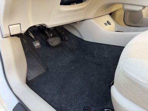 Used 2013 Toyota Prius Three FWD image 10