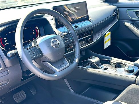 New 2026 Nissan Rogue Platinum AWD/4WD image 9
