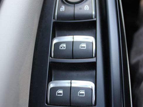 Used 2024 Kia Carnival LX FWD image 23