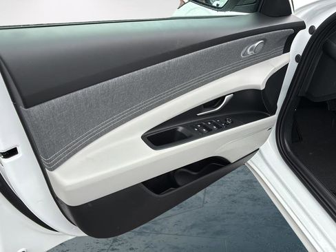 New 2026 Hyundai Elantra Limited FWD image 10