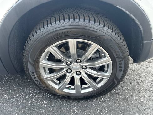 Certified 2023 Cadillac XT4 Premium Luxury FWD image 7