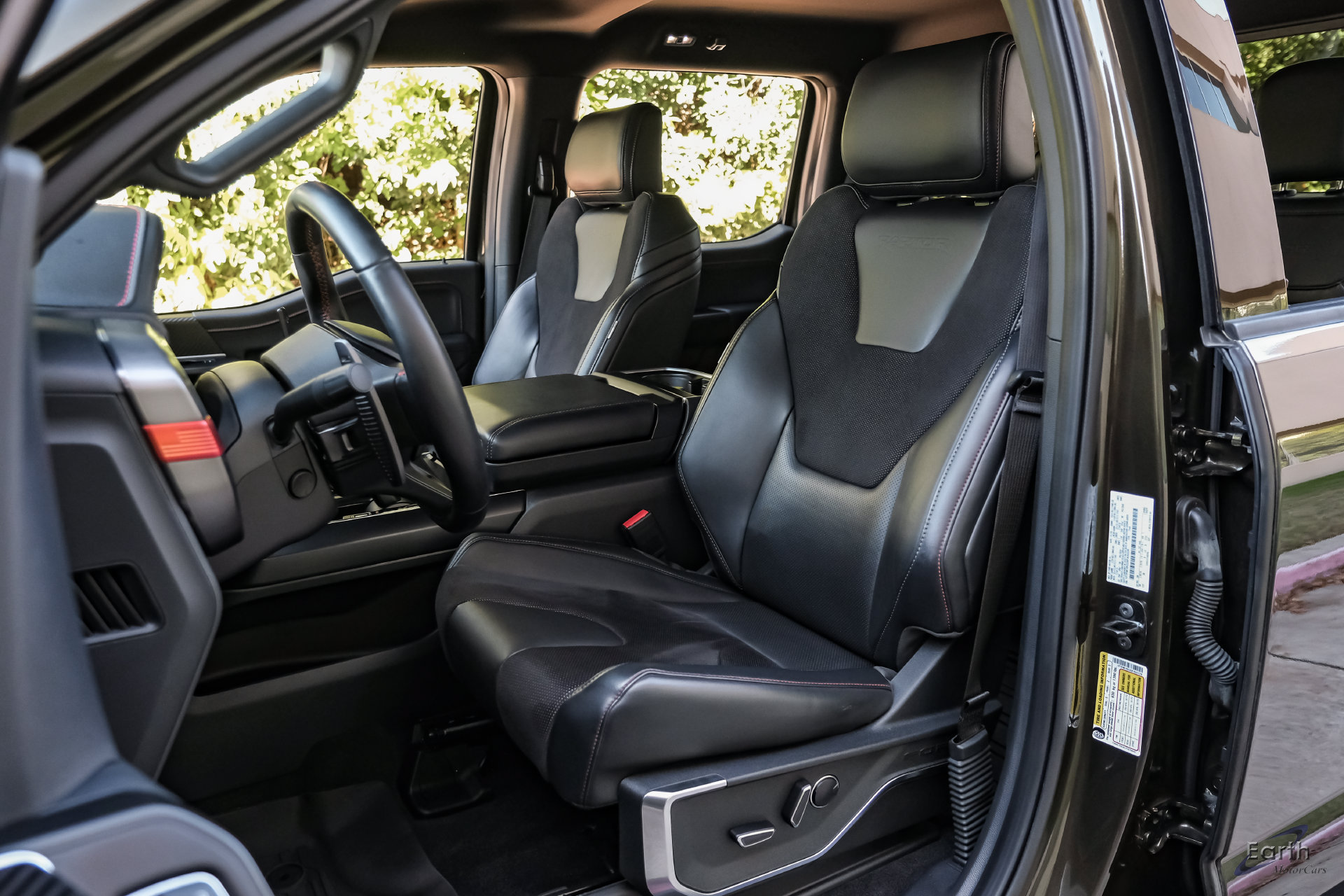 Used 2025 Ford F150 Raptor AWD/4WD image 38