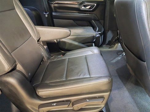 Used 2023 Chevrolet Suburban Z71 image 16
