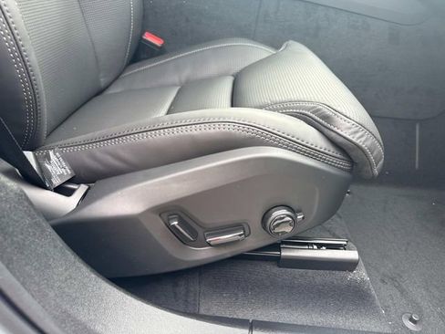New 2026 Volvo XC60 B5 Ultra image 15
