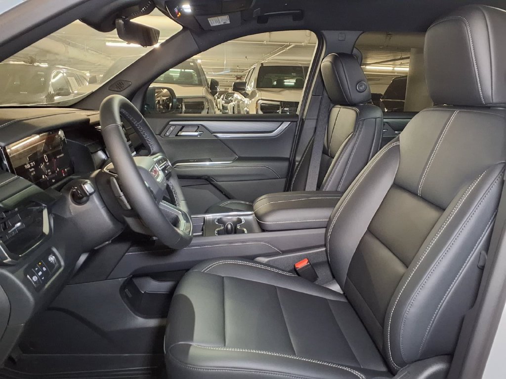 Used 2026 GMC Acadia Elevation w/ Elevation Premium Package FWD image 15