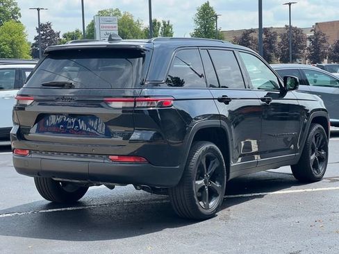 Used 2023 Jeep Grand Cherokee Limited w/ Black Appearance Package AWD/4WD image 48