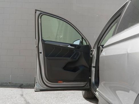 Used 2023 Volkswagen Tiguan SE w/ Panoramic Sunroof Package AWD/4WD image 15