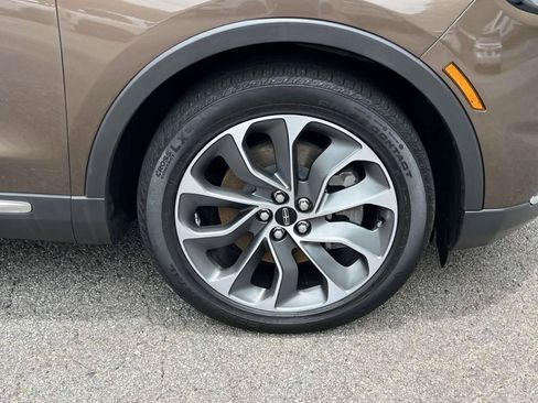 Used 2022 Lincoln Nautilus Reserve FWD image 9