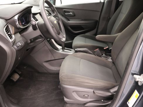 Used 2021 Chevrolet Trax LS w/ Tint and Cruise Package FWD image 7
