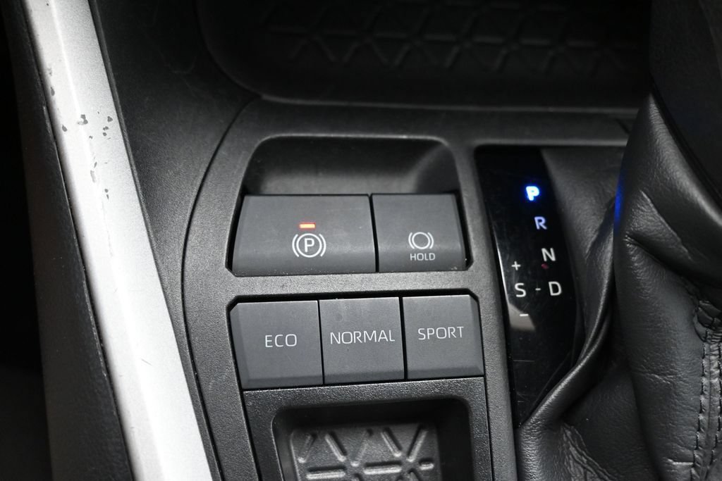 Used 2024 Toyota RAV4 XLE FWD image 11