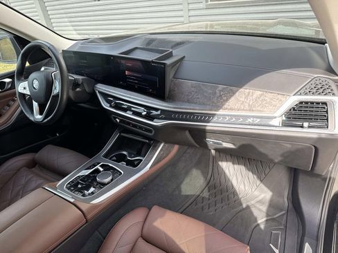 Used 2023 BMW X7 xDrive40i w/ Parking Assistance Package image 18