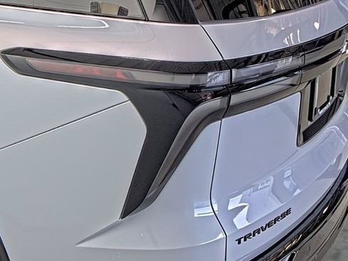 New 2026 Chevrolet Traverse RS w/ LPO, Floor Liner Package FWD image 10