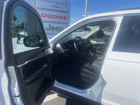 Used 2022 Jeep Grand Cherokee Limited 4xe w/ Luxury Tech Group II image 12